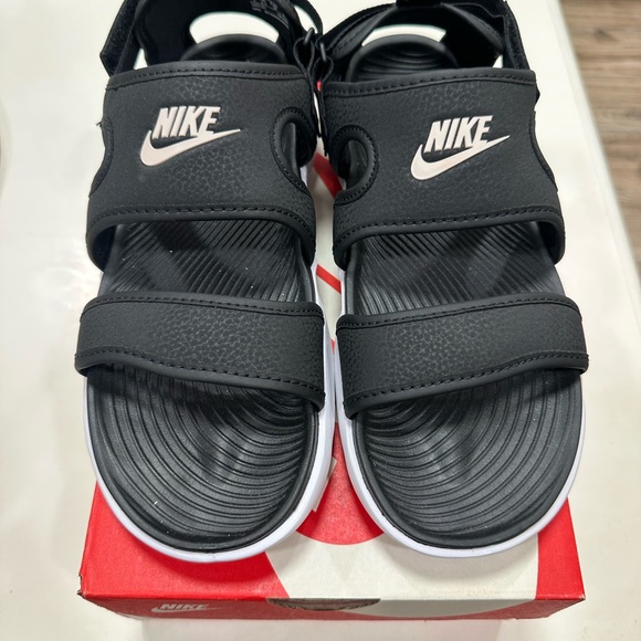 Nike Black Sandals with Sporty Design